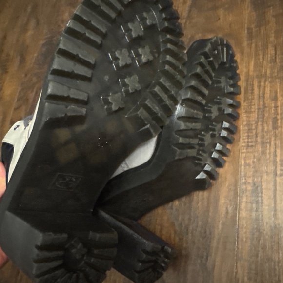 Dr Martens - Picture 4 of 7